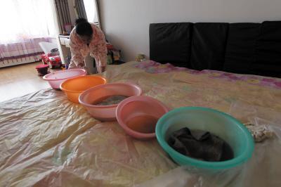 中宁楼上漏水，住户失联，小区没物管，业主维权难！律师来支招……